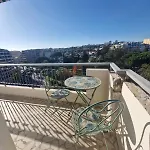 Large 3-bedroom Port Vauban Апартаменты