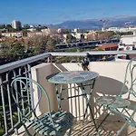 Large 3-bedroom Port Vauban Апартаменты *