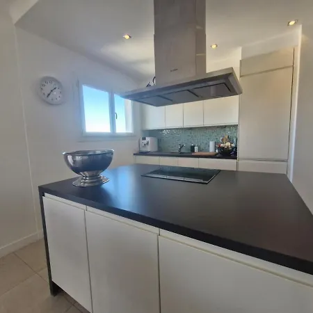 Large 3-bedroom Port Vauban *