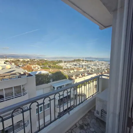 Large 3-bedroom Port Vauban Appartement