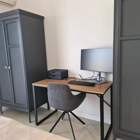 Large 3-bedroom Port Vauban Appartement