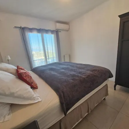 Large 3-bedroom Port Vauban *