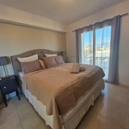 Apartment Large 3-bedroom Port Vauban
