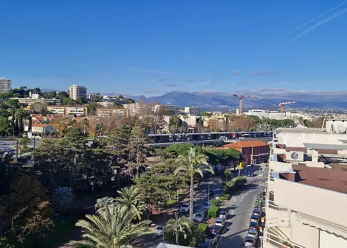 Large 3-bedroom Port Vauban * Antibes