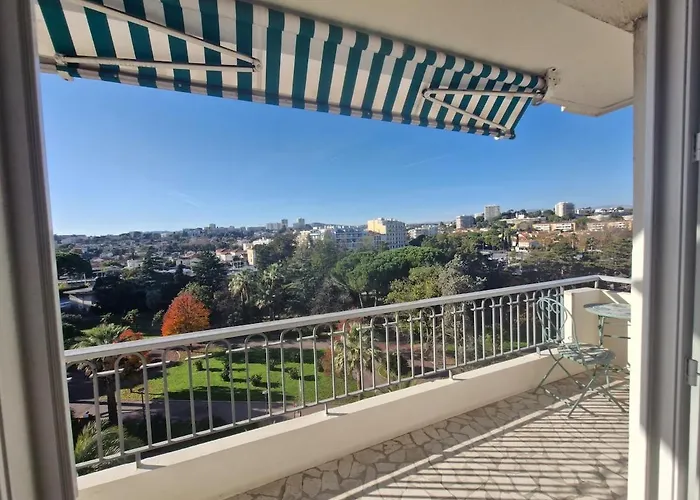 Daire Large 3-bedroom Port Vauban Antibes