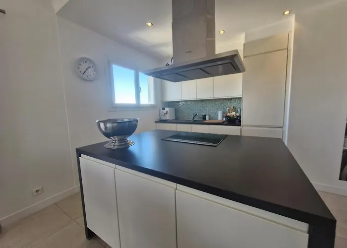 Large 3-bedroom Port Vauban *