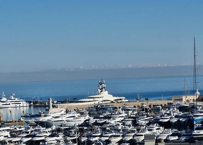 Large 3-bedroom Port Vauban