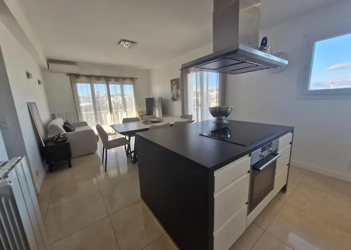 Large 3-bedroom Port Vauban