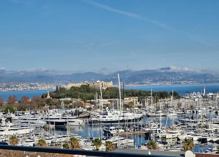 Daire Large 3-bedroom Port Vauban Antibes