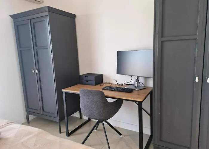 Large 3-bedroom Port Vauban Appartamento