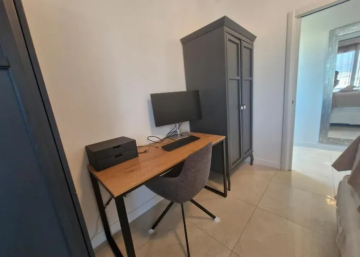 Large 3-bedroom Port Vauban Appartamento