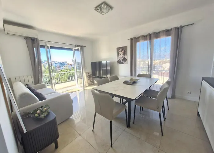 Daire Large 3-bedroom Port Vauban