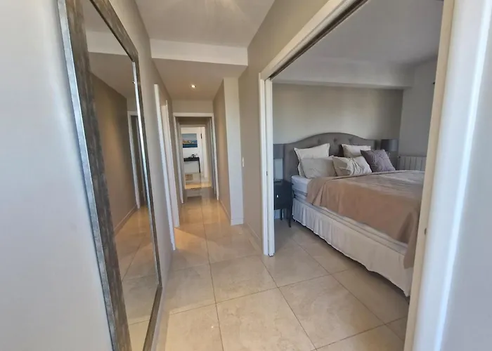 Lägenhet Large 3-bedroom Port Vauban